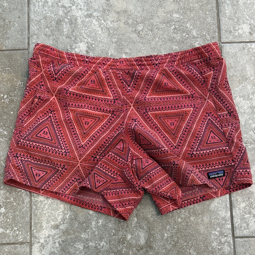 Patagonia Women’s Coral Pink Geometric Athletic Shorts Size Small